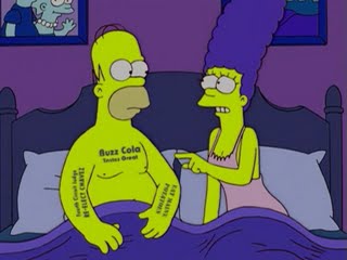 Uno delos tatuajes de Homero dice "Reelijan a Chavez"